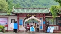 桂林西山公园景区 位于桂林市中心，早在1000多年前的唐代便成为旅游胜地