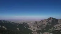 航拍飞越宁夏贺兰山