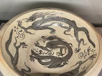 邯郸市博物馆是国家一级博物馆，全面展示古赵国文化，证实邯郸是一座三千年不曾改变名字的城市，浓缩了整座城市的文脉。