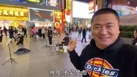 长沙最火的步行街，晚上太热闹了，好多直播唱歌的人！