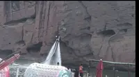 江西鹰潭市龙虎山道士水上飞天秀!