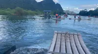 桂林阳朔遇龙河漂流冲坝！