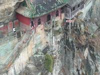 天下第一香:湖北武当山“龙头香”，浮雕石梁伸出悬崖，没有护栏扶手，却又被称做…夺命香！