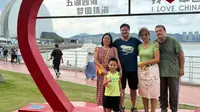 爷爷从波哥大来，我带他看珠海野狸岛的日月贝