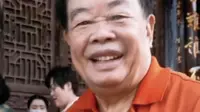 九华山上本没有塔，回香阁万佛塔塔身为全铜铸成，是中国第一座全铜佛塔，八面七层，通高33米，用铜200多吨，所需资金1700多万由福耀集团董事长曹德旺先生捐赠。