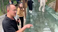 走进仙翁山木化石旅游区19#木化石发现于2011年主干长约14米，直径约0.45米是目前为止整只北岭木化石群中最长的一株有三个特点：1.横躺。