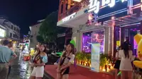 夜拍阳朔西街，都说是一个适合艳遇的地方，果然名不虚传