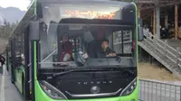 九寨沟景区观光车往箭竹海方向全程前方展望