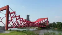 扬州三湾湿地公园，造型奇特的“剪纸”桥