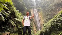 广西通灵大峡谷，可以看到壮观的瀑布，飞流直下三千尺