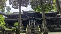 纯阳殿，原名新峨眉观、吕仙祠，本是一处道观，供奉八仙之一的吕洞宾。后重修改为佛教寺庙。吕洞宾在中国民间信仰中占有重要地位。