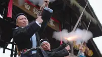 广西河池南丹非遗传承白裤瑶年街节