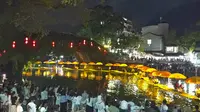 桂林阳朔遇龙河金龙巡游