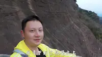 为了看丹霞山的日出，5点就起床出发坐索道上山，可惜是个阴天