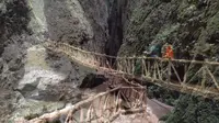 云南省曲靖市会泽县的旅游胜地——雨碌地缝。这里有独特的自然风光和人文景观，让你感受不一样的旅行体验。