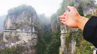 一个人去爬宜昌清江方山，花了4 个小时，下山的风景也很美