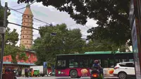 [百年古塔下的福田客车～］银川公交 32路 BJ6123C7BTD 承天寺塔通过