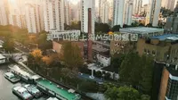 M50创意园位于莫干山路。M50创意园的原身为上海春明粗纺厂，于2000年起开始转型为艺术创意园区。占地面积约36亩，过去的老厂房如今成为艺术与时尚打卡地。