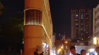 来看看云南昆明的纸片楼--对月楼