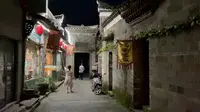 晚上漫步在廿八都古镇，感觉它远离尘世，与世界的繁荣喧嚣无关