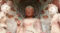 天水麦积山石窟艺术，塑像和壁画都极具特色。