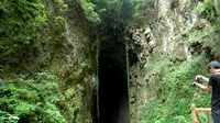 中国最长最窄的地缝、云南曲靖会泽雨碌大地缝景区