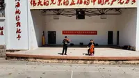 易门县2024年“二月二”民俗文化旅游节之狂潮机车音乐节，120余辆重型机车整队出发，巡游易门龙泉公园生态旅游景区(AAAA)，骑行绿汁镇72拐108弯