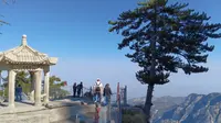 西岳华山引凤亭拍华山东峰悬崖