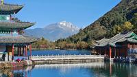 丽江古城北面象山脚下，美丽的黑龙潭公园，遥望玉龙雪山的好去处