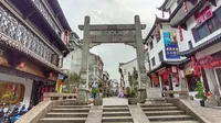 安庆倒扒狮步行街，洋不洋土不土，店铺关门倒比开门的还要多