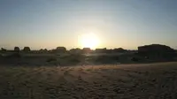 来敦煌啦，坐越野车感受下雅丹地貌，真的是一望无际的荒漠和戈壁，有点窒息，哈哈哈