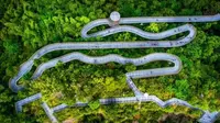 福州城市森林栈道，漫步在栈道仿佛行走在树丛中。开创中国钢架悬空栈道先河，栈道轴线长约6.3公里、环线长约19公里。