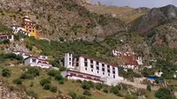悬崖上的扎叶巴寺，洞穴寺庙，天葬火葬