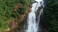 夏日避暑胜地——龙归寨瀑布