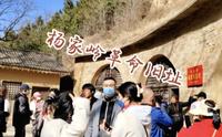 参观延安杨家岭革命旧址，感叹伟人们住的窑洞太简陋，生活太朴素