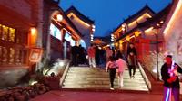 被称为吉林市的云顶天宫，五一的玄天岭夜景璀璨锣鼓声声，游人络绎不绝