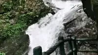 雄伟壮观的芷江三道坑瀑布。视频编辑：山雨墨缘。