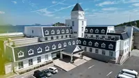 安徽老公带着台湾媳妇入住大连棒棰岛一家神秘酒店，风景绝美，但是里面的人各个好严肃。