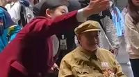 102岁志愿军老兵参观南湖革命纪念馆，整个参观过程老人眼里泛着泪光。