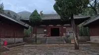 大云院弥陀殿是一座五代建筑，也是现存的普拍枋的最早实例。它正处在从唐的豪劲向宋的醇和过渡中，兼具两者的审美倾向。所以也是我所看过的古建筑中的整体颜值排在前三的。