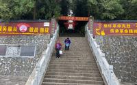 湘鄂川黔革命根据地，烈士纪念碑，位于塔卧一起去拜谒