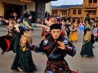 夜游4小时，穿越一万年，这里是漫葡看见贺兰沉浸式演艺小镇#塞上江南