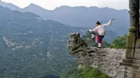 中国天下第一香，无数人为上梁敬香丧命悬崖，风吹日晒都不倒！
