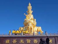 峨眉山十方普贤圣像，贴金就花了2000多万，真的太奢侈了