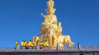 峨眉山十方普贤圣像，贴金就花了2000多万，真的太奢侈了