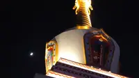 月光为裳，佛塔为证呼和浩特宝尔汗的静谧永恒