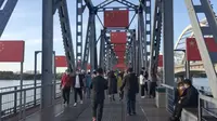 在哈尔滨的百年铁路桥逛一圈，也是这边的网红打卡地，很有年代感