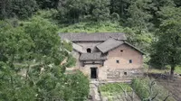 深山中的武当山清微宫，曾是九宫之一；如今破败无人问津，仅有一位老道长在此执守