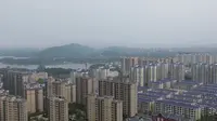 在圣安古寺塔顶看岳阳市区