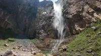 云台山天瀑穿越机俯拍跳楼，泉瀑峡，亚洲最高落差314米
